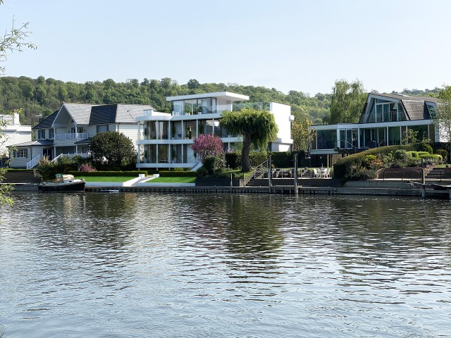 Pallium Contemporary residence on the Thames Buckinghamshire 1